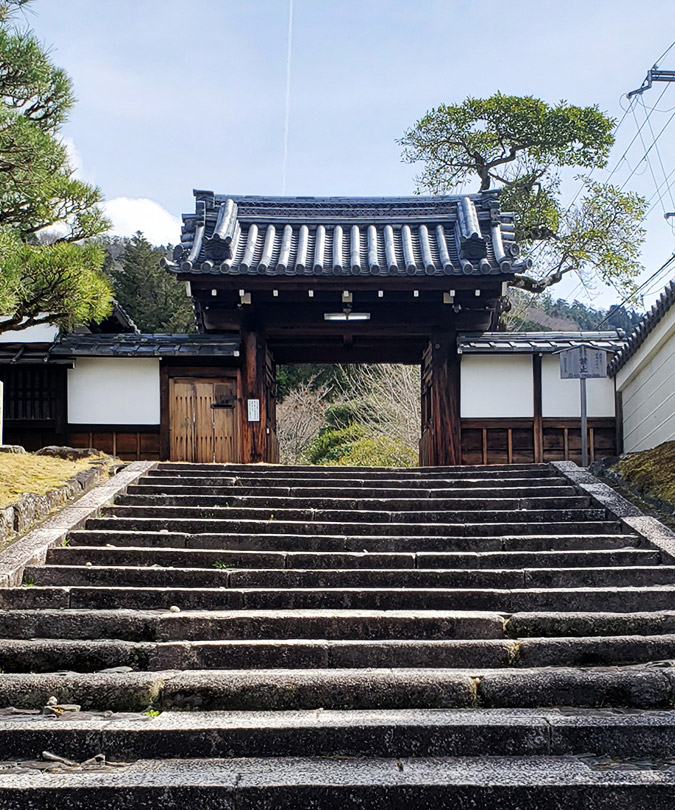 霊鑑寺