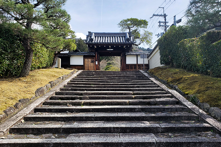 霊鑑寺